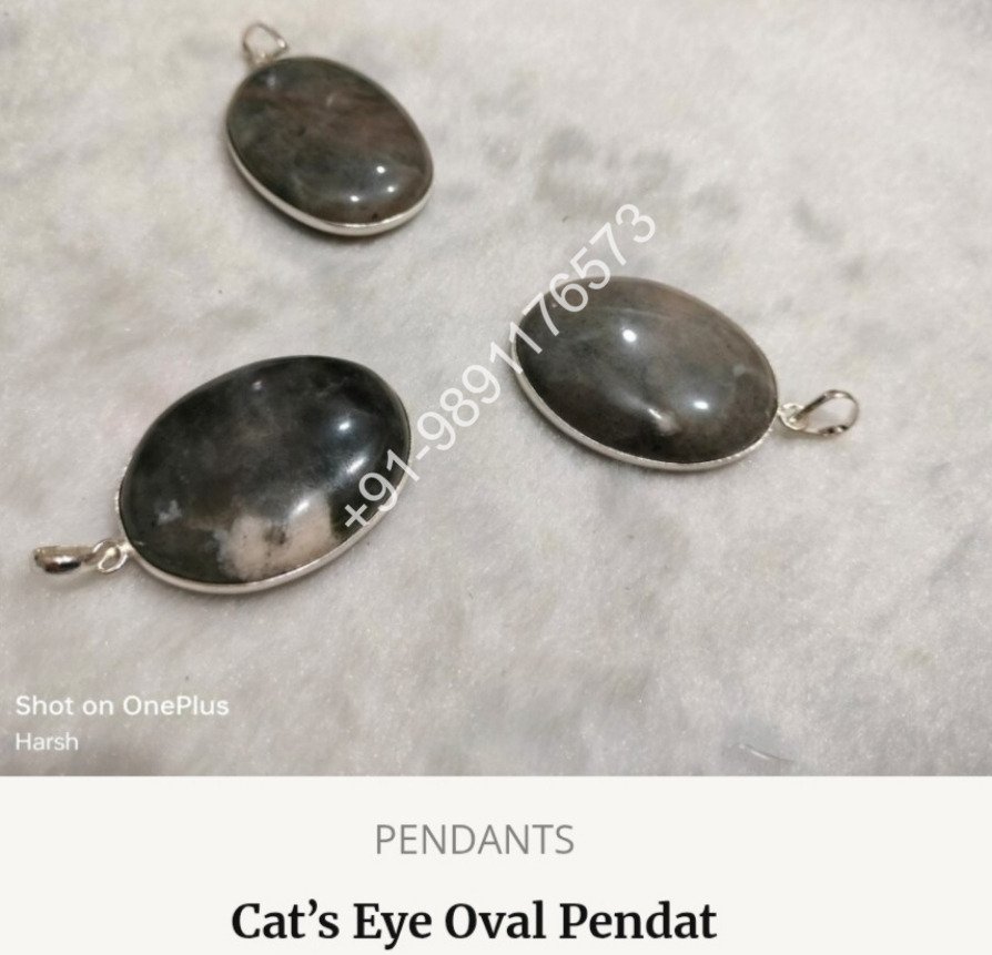 CATS EYE OVAL PENDANT